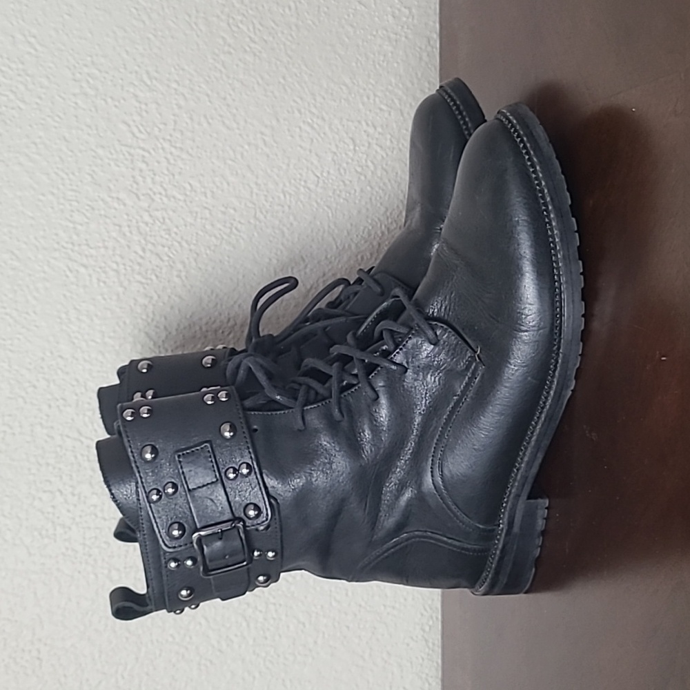 Wonen's Black Leather Studded   Boots